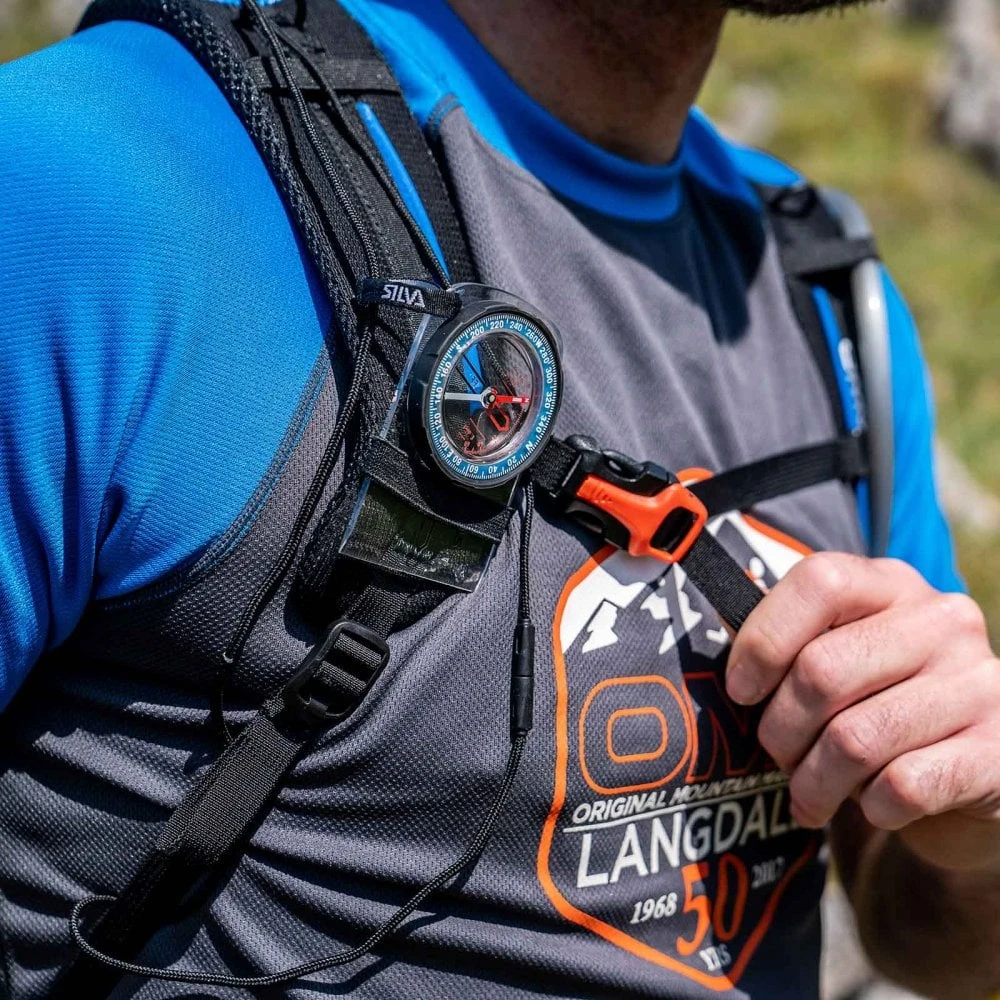 OMM Classic 25 Running Bag With 25L Storage 4 OMM Classic 25 Running Bag With 25L Storage - Image 2