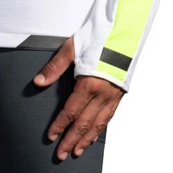 BROOKS Run Visible Womens Thermal Hoodie White/Asphalt/Nightlife -Sports Apparel Shop run visible womens thermal hoodie white asphalt nightlife p7801 30860 image